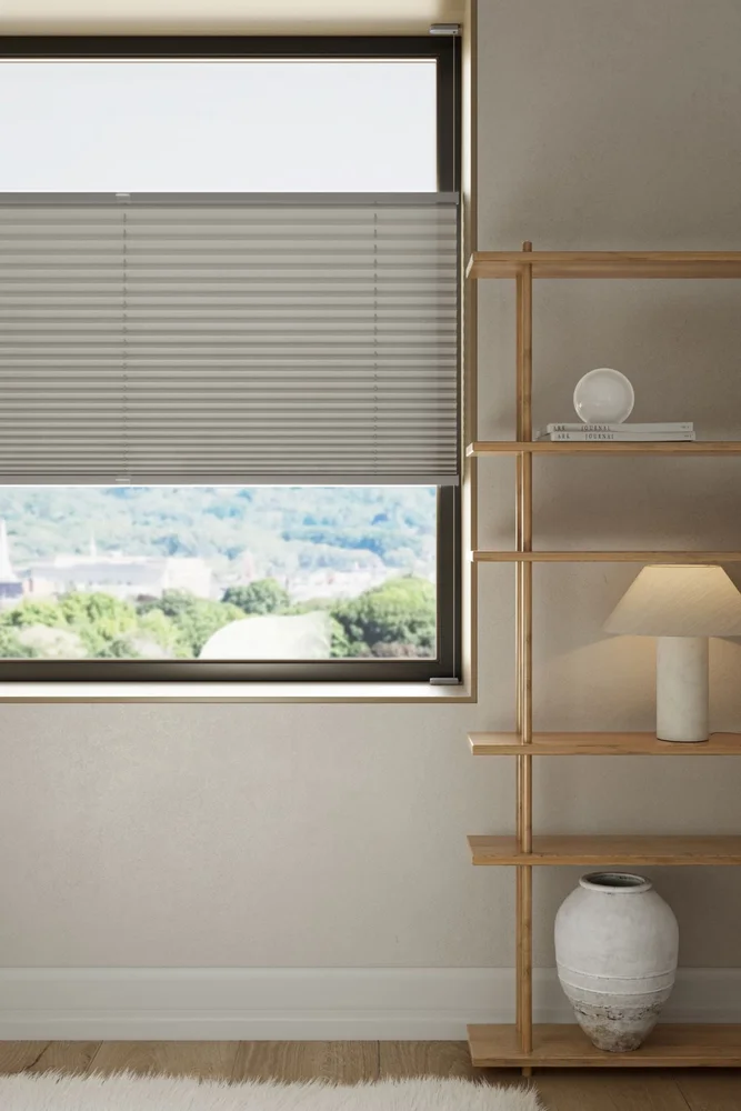 Lysfiltrerende plisségardin grå – 120×160 cm v:6150537 Lysfiltrerende plisségardin grå – 120×160 cm v:6150537