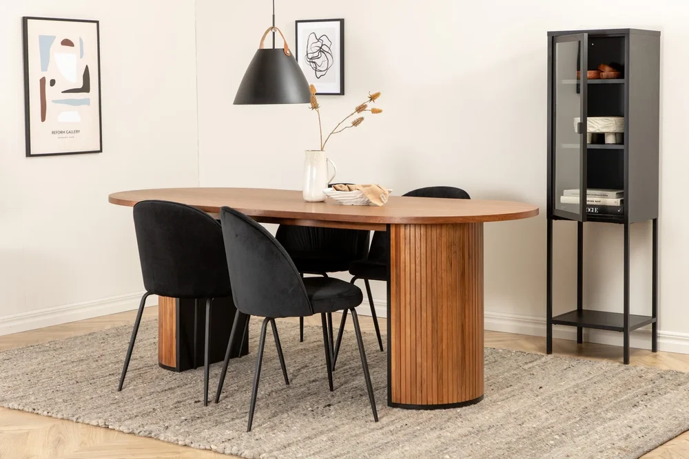 Biana Spisegruppe 200 cm Oval inkl. 4 Foyos Stoler v:6432116 Biana Spisegruppe 200 cm Oval inkl. 4 Foyos Stoler v:6432116