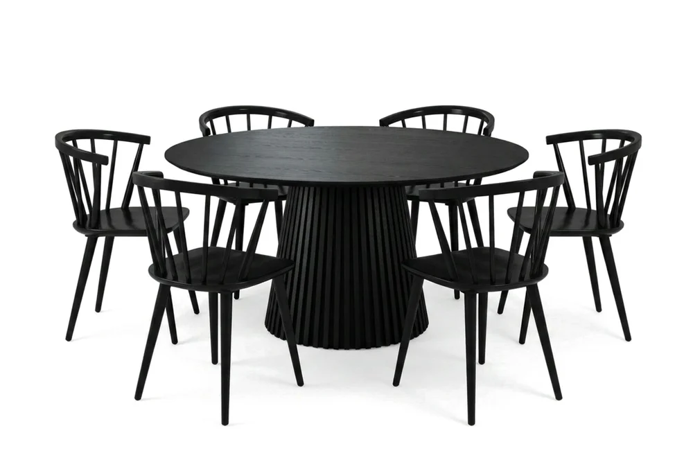 Peyra spisegruppe rund 150 cm svart med 6 Tyrö spisestoler v:7773372